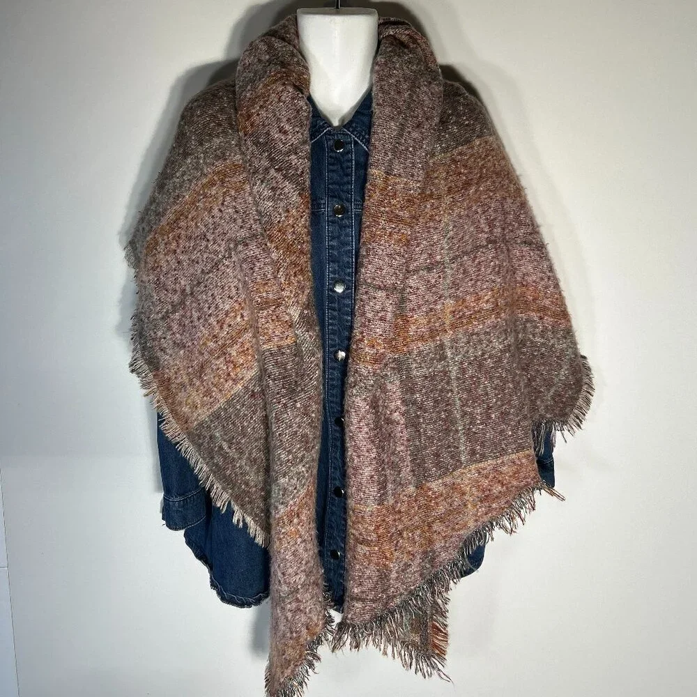 Vince Camuto Reversible Scarf / Wrap Old $ Quiet Luxury Academia Heritage Staple
